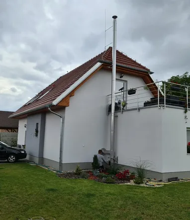 Montáž nerezového fasádního komínu